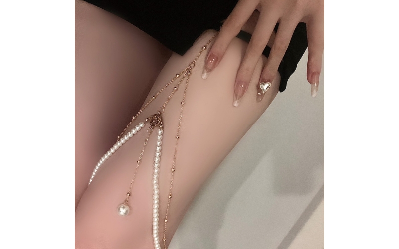 Sexy Pearl Leg Chain for Women Thigh Chain for Girls Gold Pendant Boho Body Chain for Beach Summer Holiday